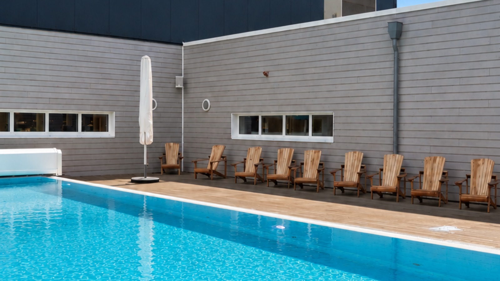 Pool-Bereich bei Sports und Spa Südstadt